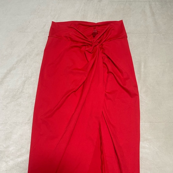 SKIMS ❤️ Sarong High Slip Swim Cover Medium Ruby Red NWOT - Picture 4 of 7